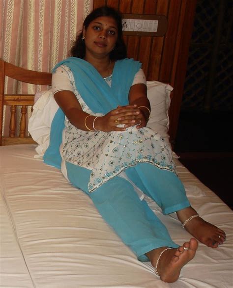 mallu aunty feet